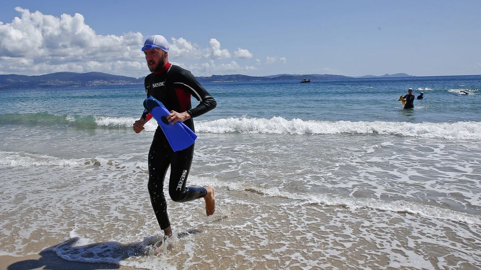 Pruebas de socorristas en la playa de Silgar