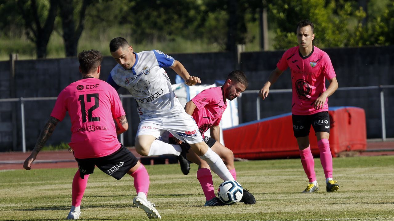 PARTIDO ENTRE EL NOIA Y EL BOIRO EN SAN LÁZARO. PREFERENTE. FÚTBOL.