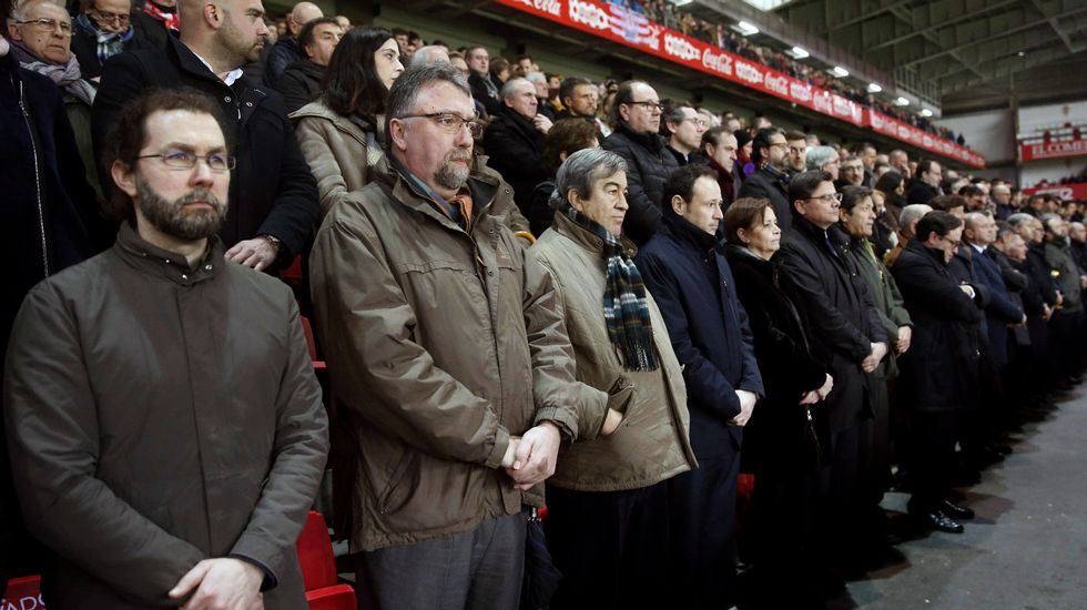 .El estadio de El Molinón acoge el funeral por Enrique Castro  Quini , exjugador del Sporting, con las tribunas abiertas al público