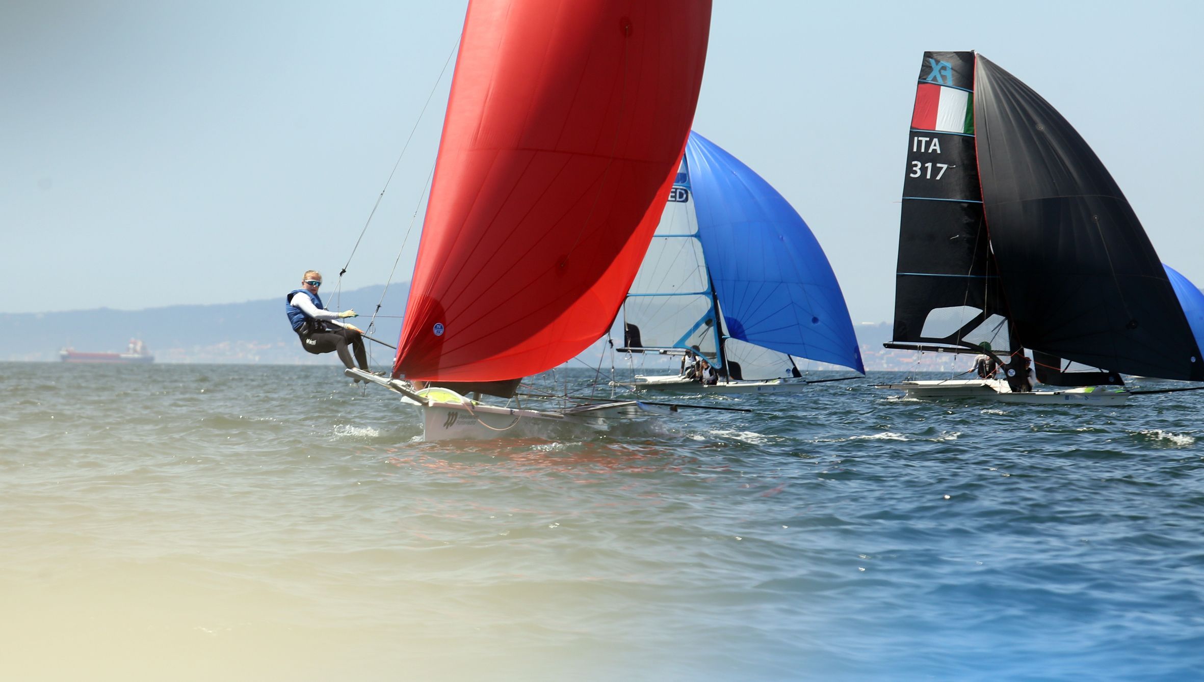 Regata do mundial de vela xuvenil de 49FR disputado en Vilagarca. 17/07/2024