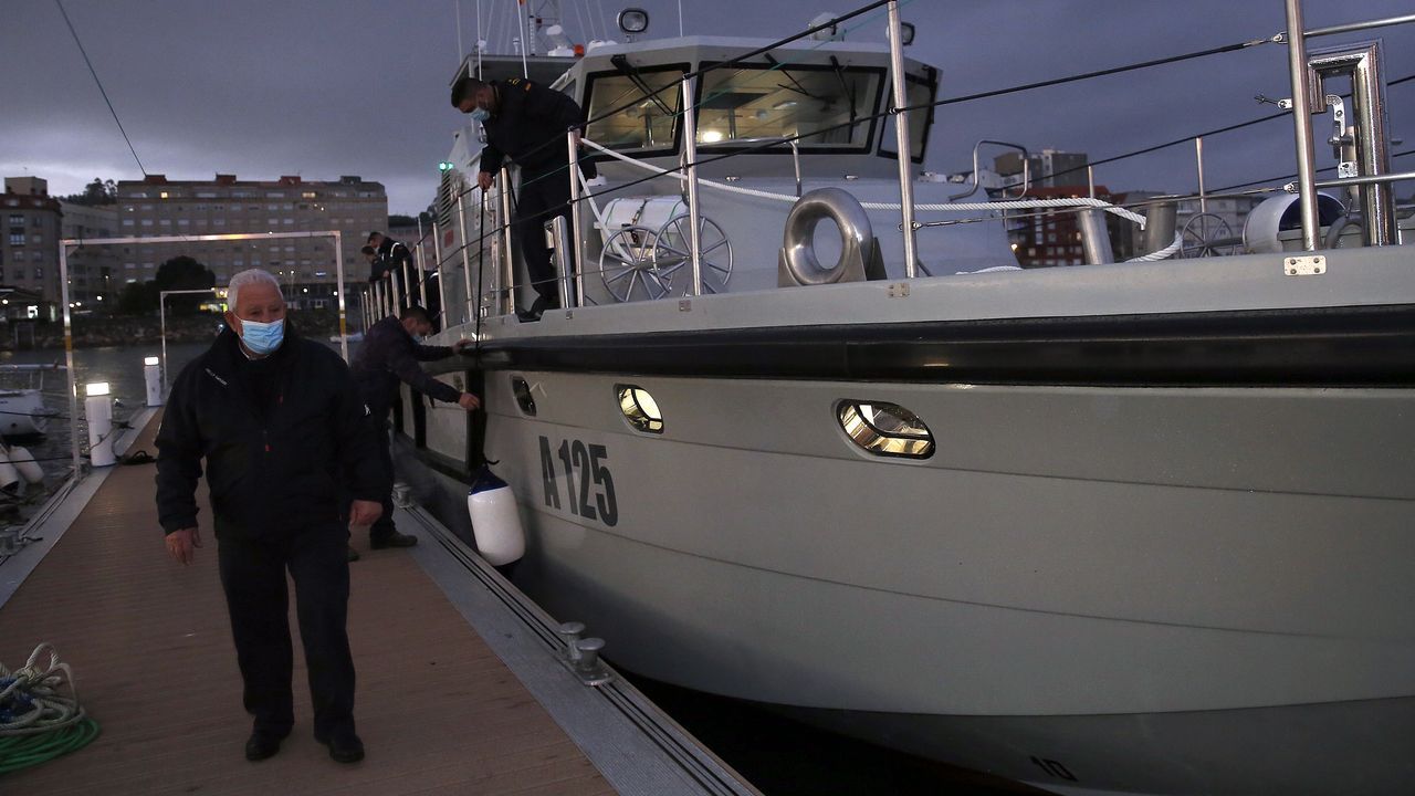 PATRULLERAS DE LA ARMADA ESPAÑOLA ENTRANDO EN EL CLUB NAUTICO DE RIBEIRA,