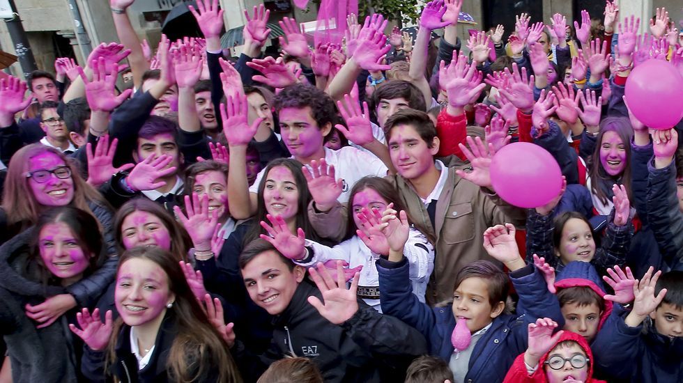 Manos levantadas por el cáncer de mama