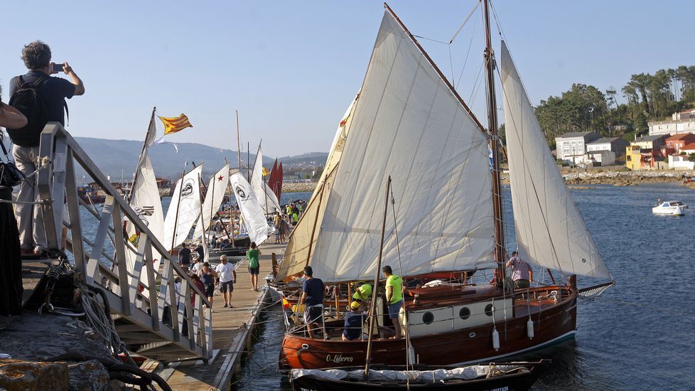Encontro de embarcacions tradicionais en cabo de Cruz.1º dia