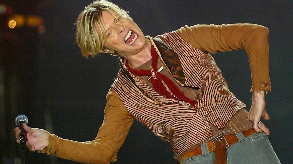 Tras tres años de experimentación David Bowie resurgió con gran éxiro gracuas al sencillo «Starman» y el disco «The Rise and Fall of Ziggy Stardust and the Spiders from Mars».