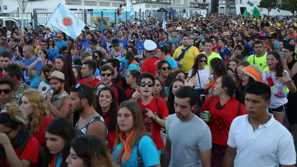 Desfile de peñas da Festa da Dorna 2016