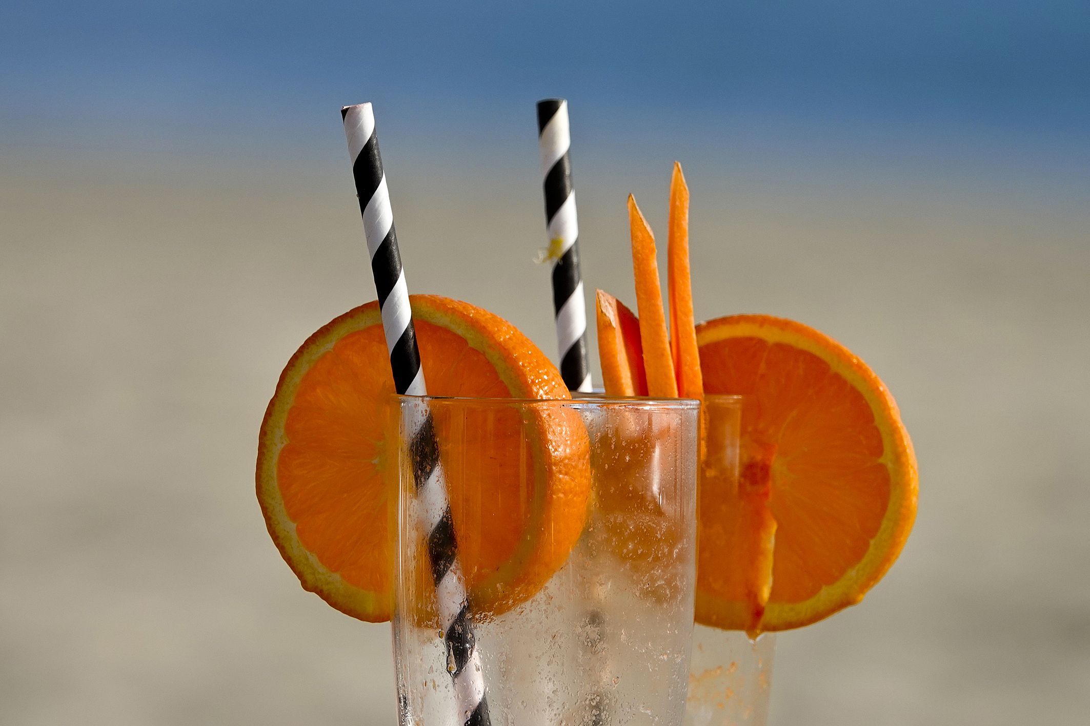 Las temperaturas suaves de abril invitan a disfrutar de las terrazas y de bebidas con cierto toque extico. Se atisba el verano y siempre nos sorprende por el sur. 27/4/2021