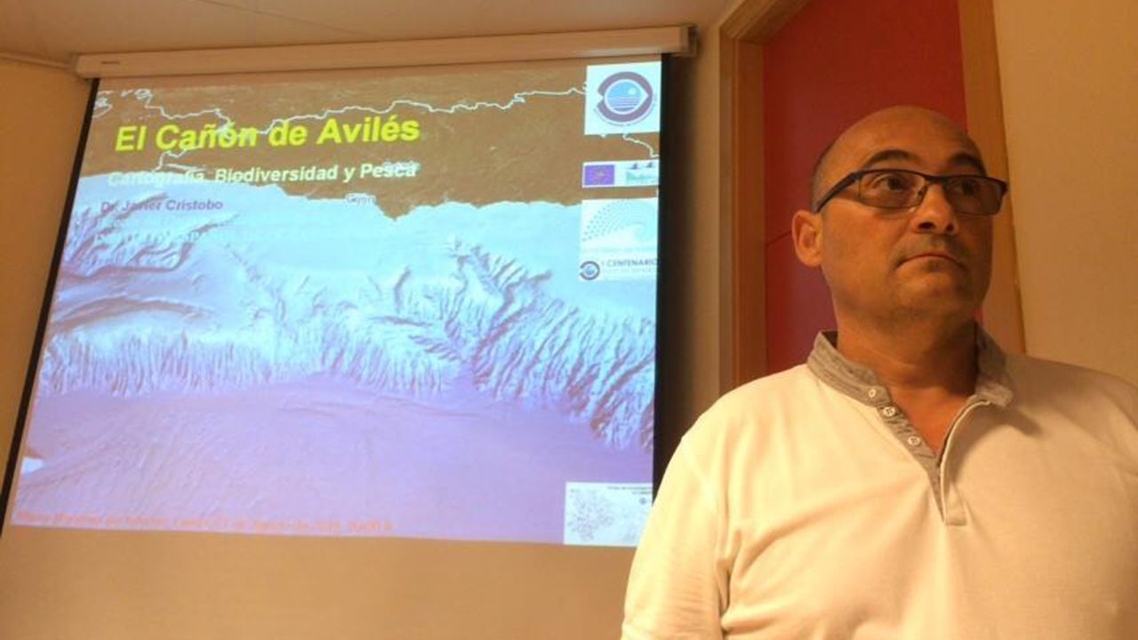 El bi�logo Javier Cristobo, director del Centro Oceanogr�fico de Gij�n