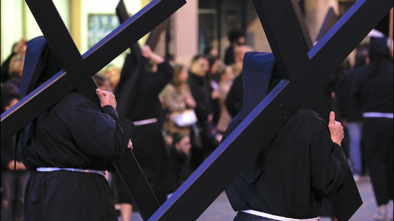 Lunes Santo | Procesión de Cristo Rey y la Virgen de la Amargura. Cofradía de Dolores