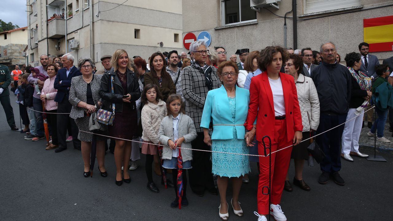 ACTO INSTITUCIONAL CASTRENSE DEL DÍA DEL PILAR.Numeroso público acudió al acto de la comandancia a pesar de que el día no estaba muy apacible