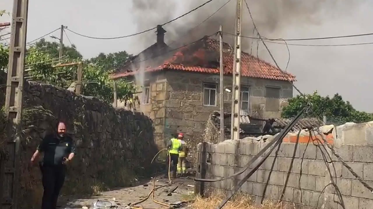 El diá después a la explosión mortal en Tui