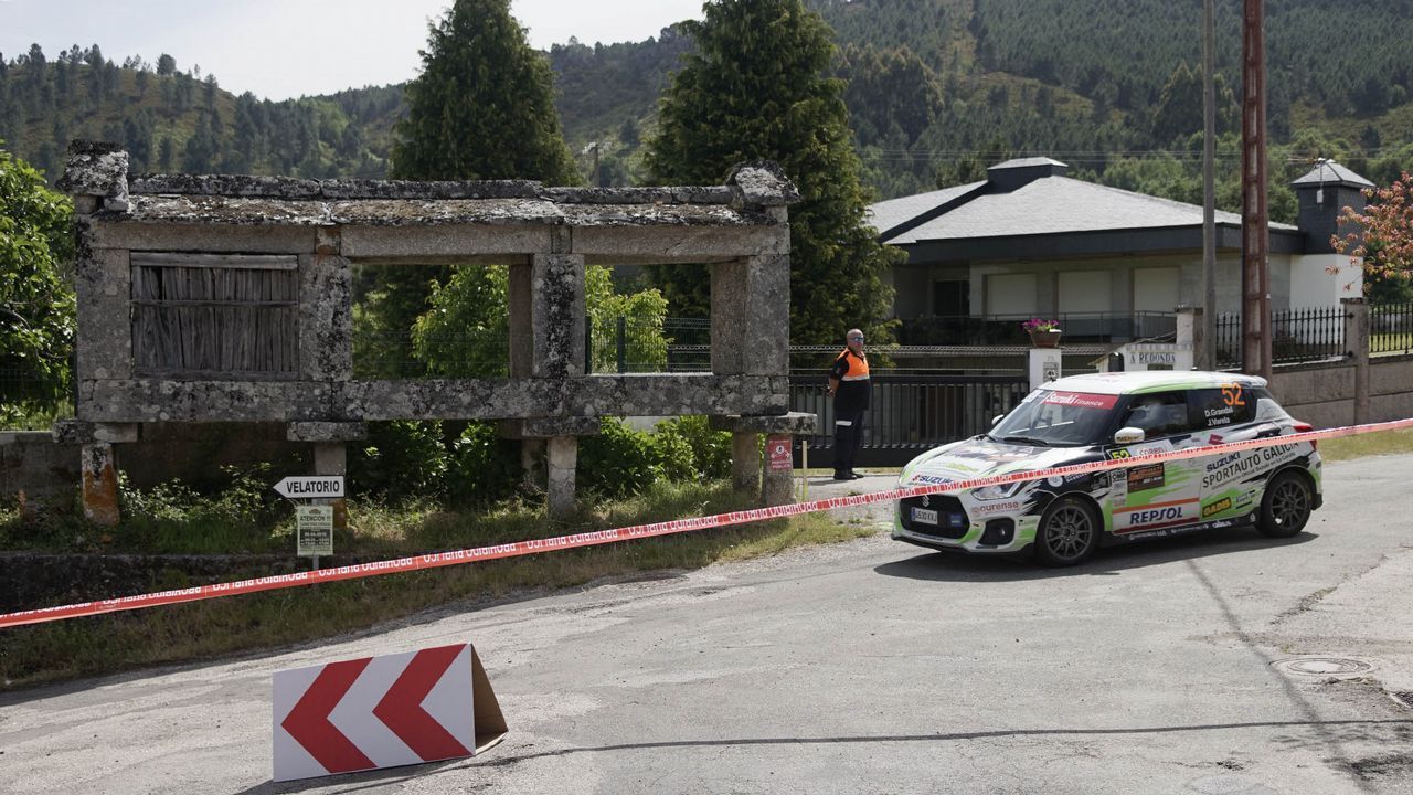 A todo gas en el pueblo de Barroso.La curva del Cruceiro fue un buen escenario para disfrutar del Rali de Ourense