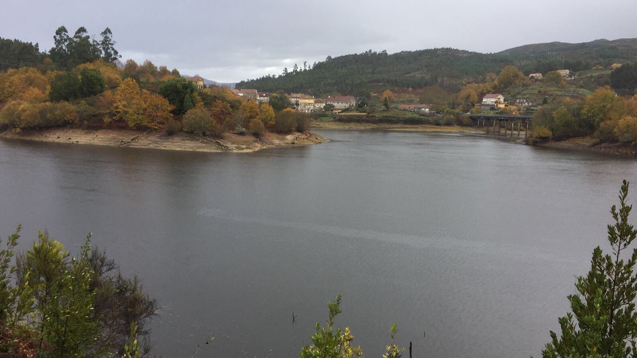 .Embalse de Eiras, en Vigo. Zona donde estaba el puente romano que ahora ya no se ve porque lo ha vuelto a inundar el agua de las lluvias de los últimos días.