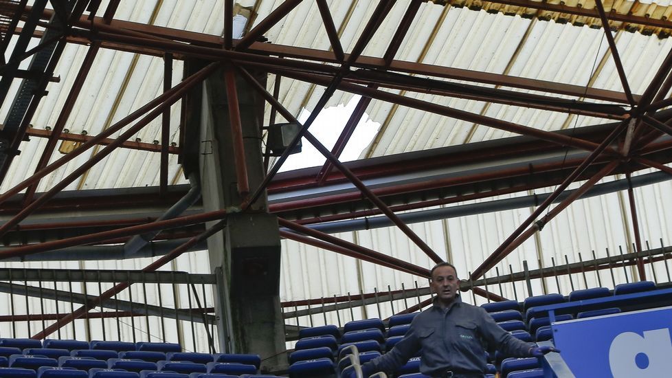 Empiezan los arreglos en la cubierta de Riazor