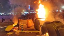 Batalla campal en los aleda�os del Camp Nou
