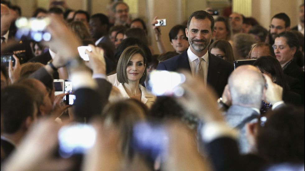 Otra imagen de Anne Hidalgo junto a los reyes.