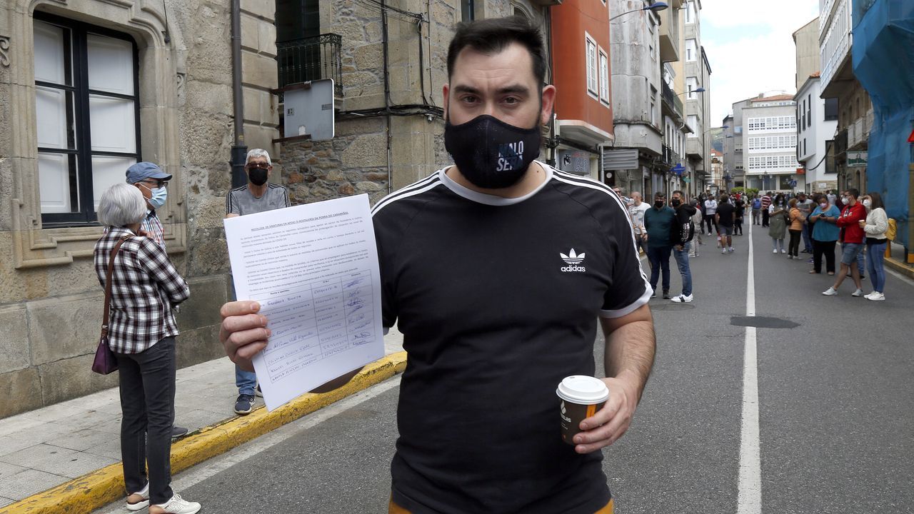 Protesta de los hosteleros por el cierre del municipio.Imagen de la protesta realizada en A Pobra el jueves