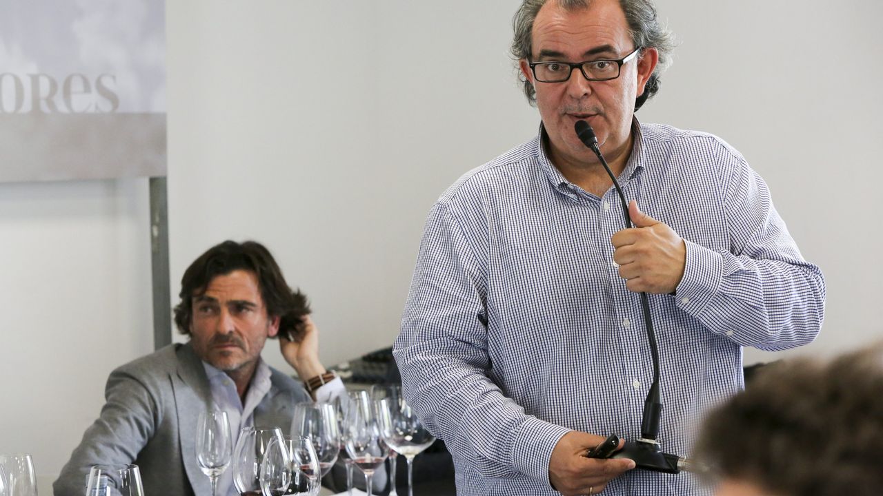 Fevino, primera cata: 8 vinos de 100 Puntos Parker, con Luis Gutiérrez
Al fondo, Telmo Rodríguez