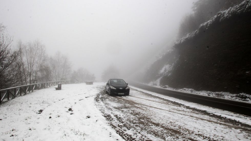 La niebla también complicó la circulación entre Quiroga y Folgoso