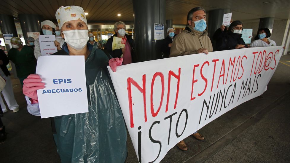 Concentración de sanitarios en el hospital Montecelo
