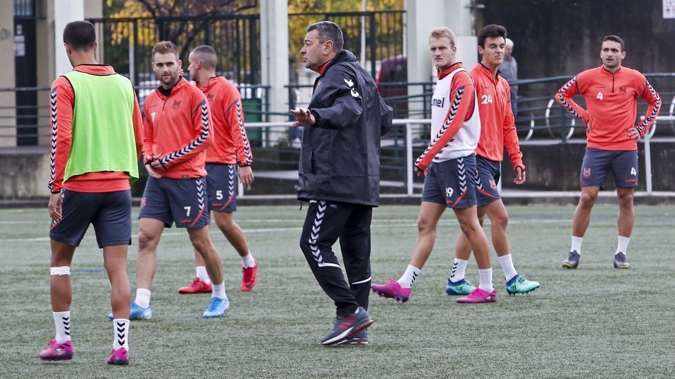 Entrenamiento del Pontevedra CF en A Xunqueira