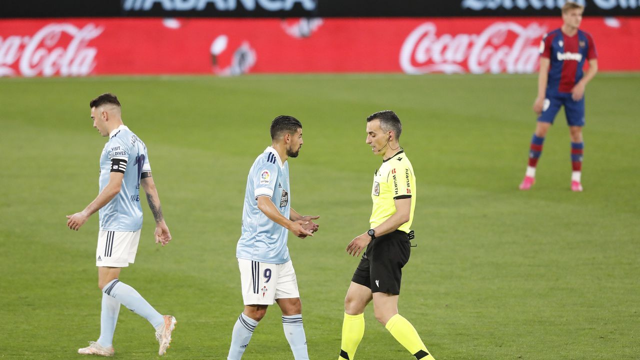 Tapia fue el primero en resentirse y verse obligado a dejar el partido