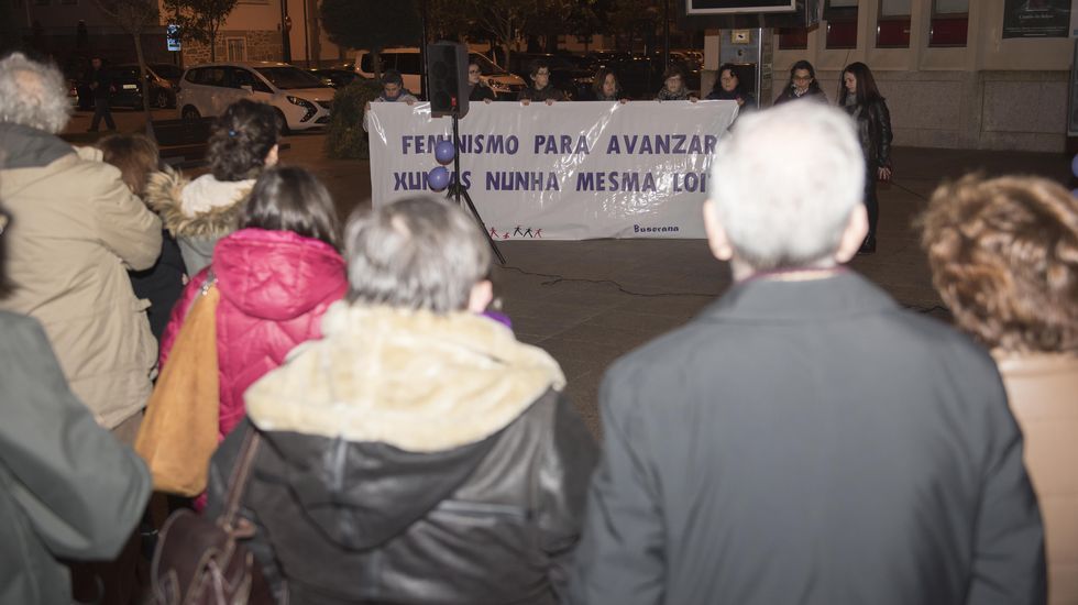 La organización feminista Buserana organizó su propia concentración en Cee