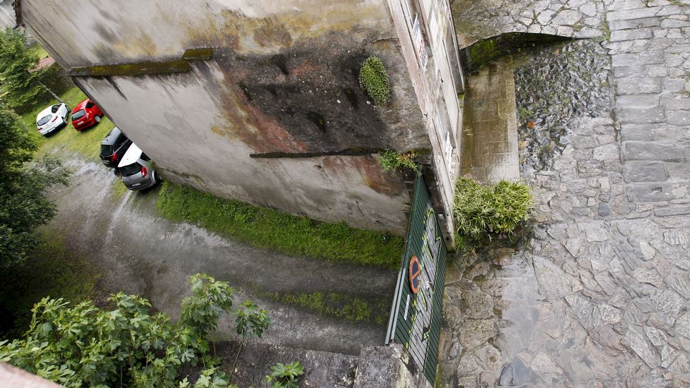 Espacio por el que se abrirá un sendero para acceder al parque de Belvís