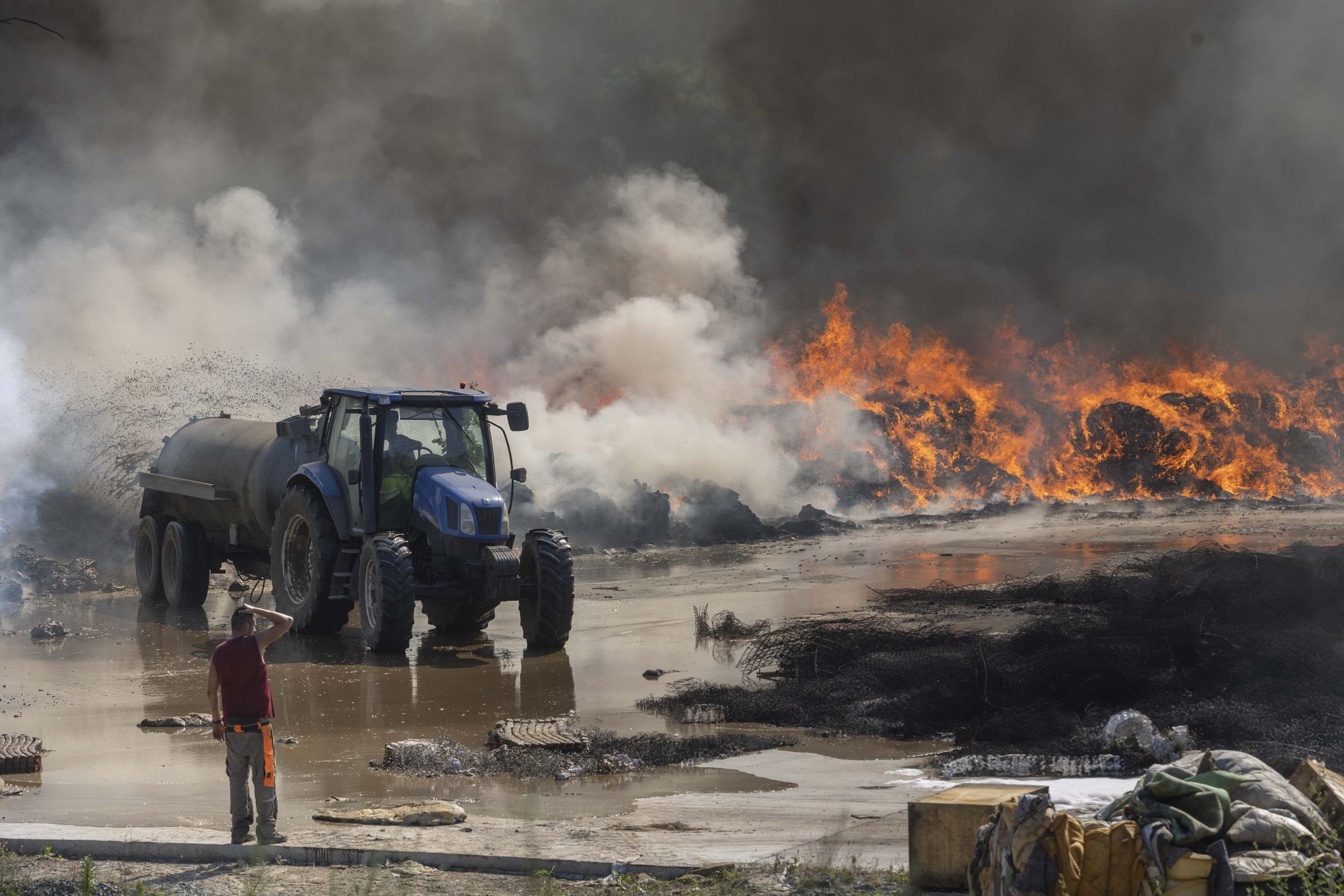 Incendio nunha nave de Palas de Rei. 06/07/2025