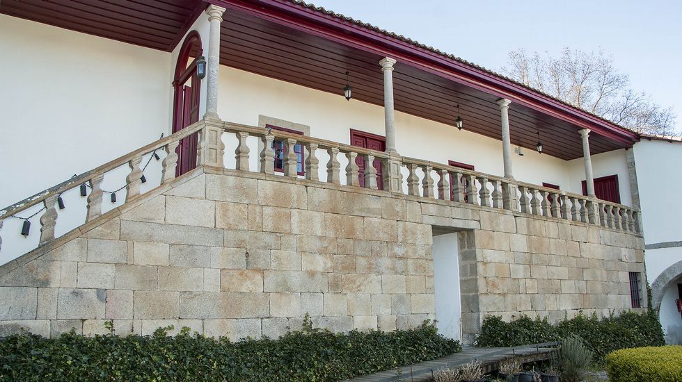 En el pazo destaca una solaina construida en granito bien labrado
