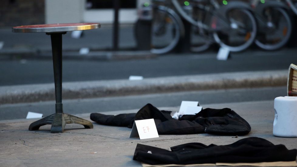 Abrigos abandonados en la calle al lado del Comptoir Voltaire cafe