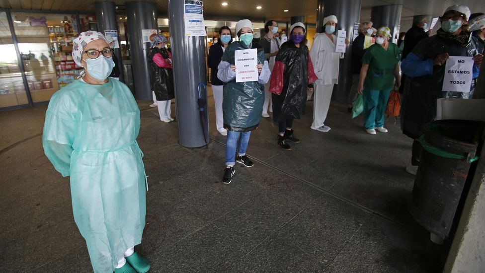 Concentración de sanitarios en el hospital Montecelo