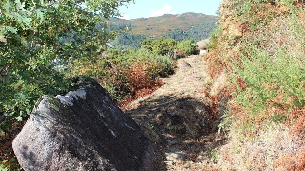 Tralos pasos do río Xesta, A Lama