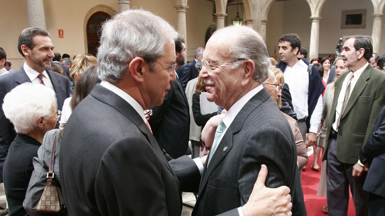 Emilio Pérez Touriño saluda, como presidente de la Xunta, a Fernández Albor