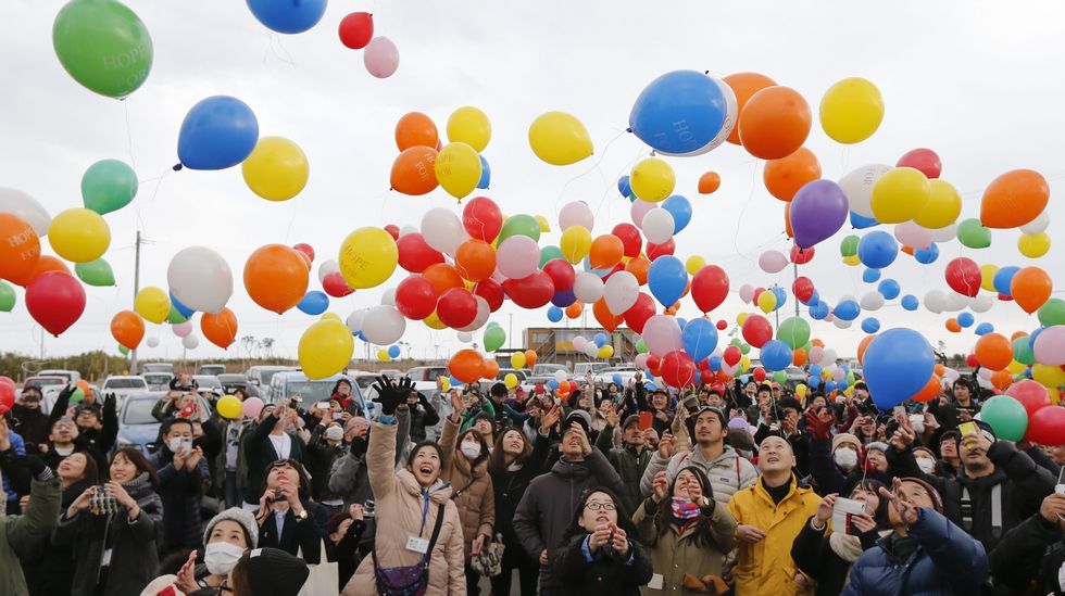 Suelta de globos durante uno de los actos celebrados en Miyagi en conmemoración a las víctimas del terremoto y posterior tsunami.