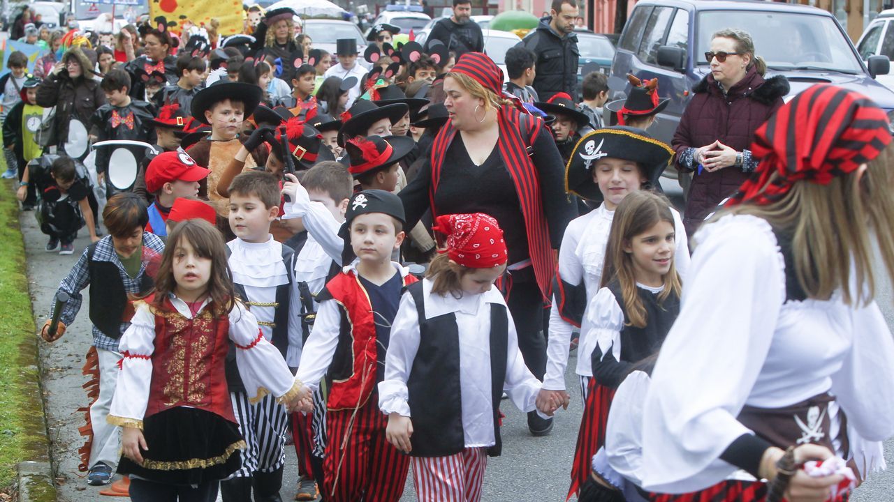 Desfile de comparsas del colegio Juan de Lángara