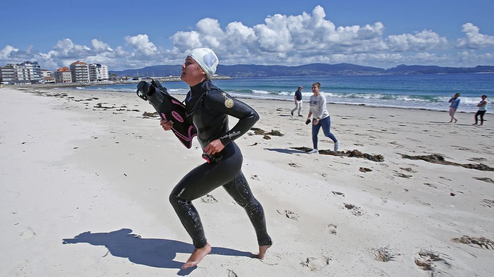 Pruebas de socorristas en la playa de Silgar