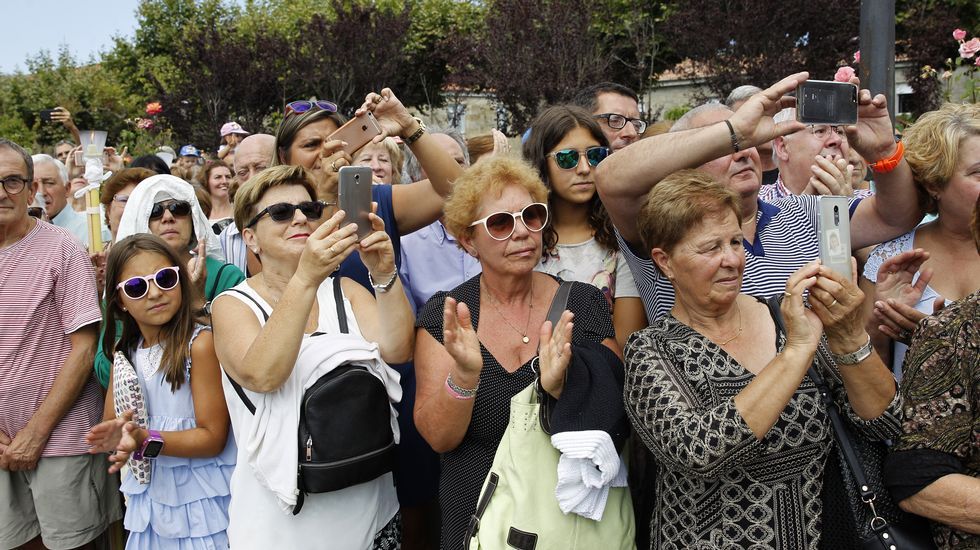 Multitudinaria procesión de Os Milagros en el santuario de Monte Medo en Baños de Molgas