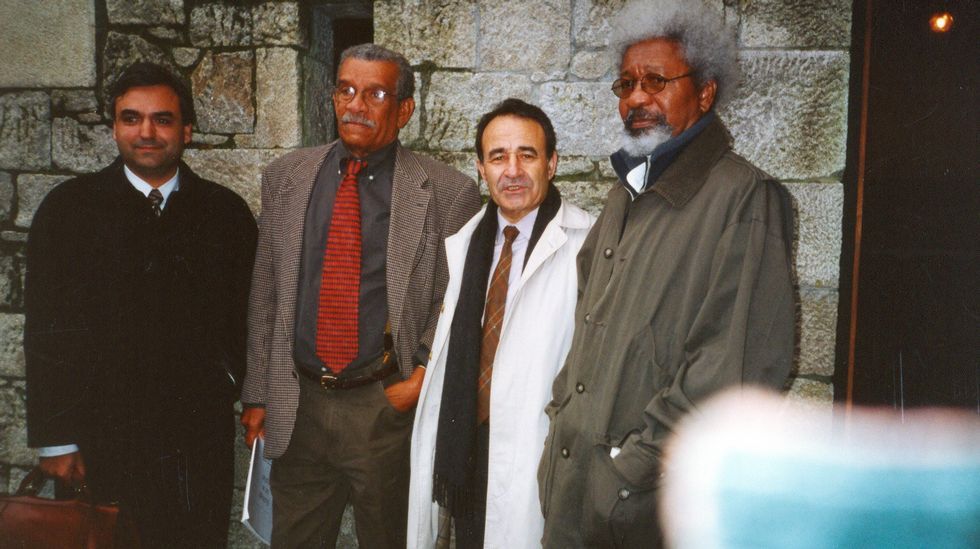 Casares entre os nobel de literatura Derek Walcott e Wole Soyinka