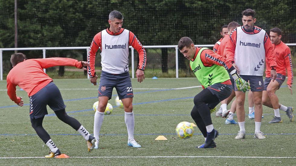 Entrenamiento del Pontevedra CF en A Xunqueira