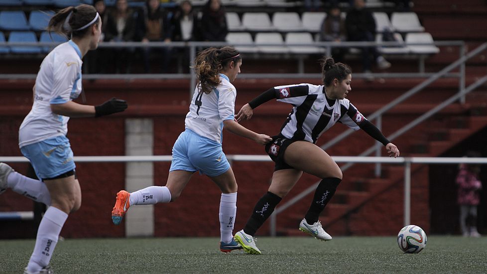 Imagen del partido celebrado el domingo en el campo de la Leyma entre Victoria y Orzán, con victoria aurinegra (1-2)