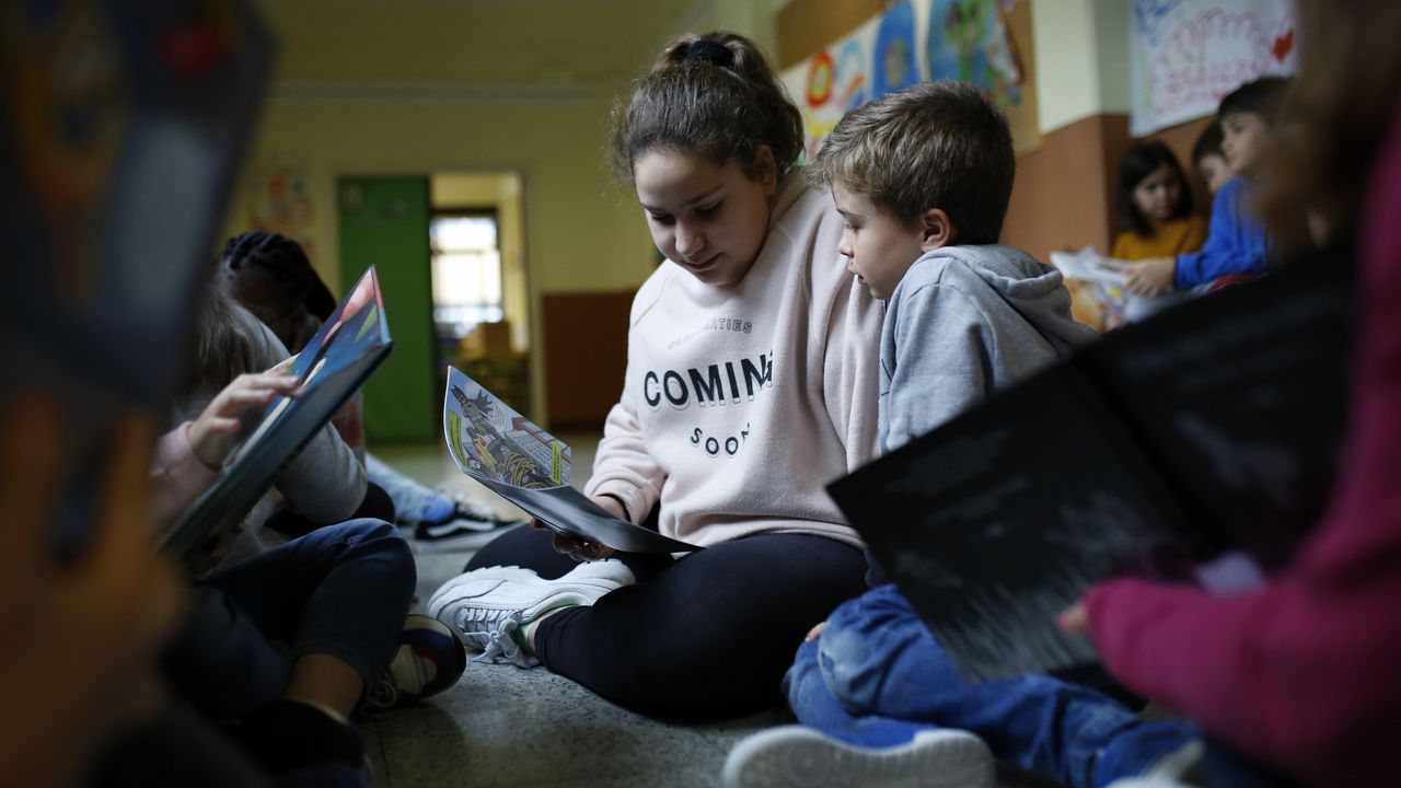 Los escolares del Colegio Anxo da Garda celebran el Dia Internacional del Libro