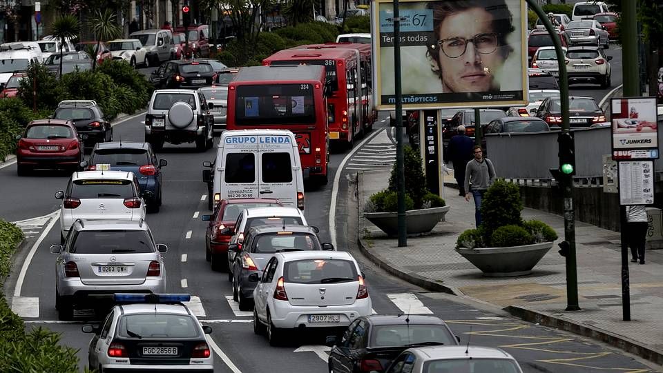 Atasco de tráfico por el corte de Alférez Provisional