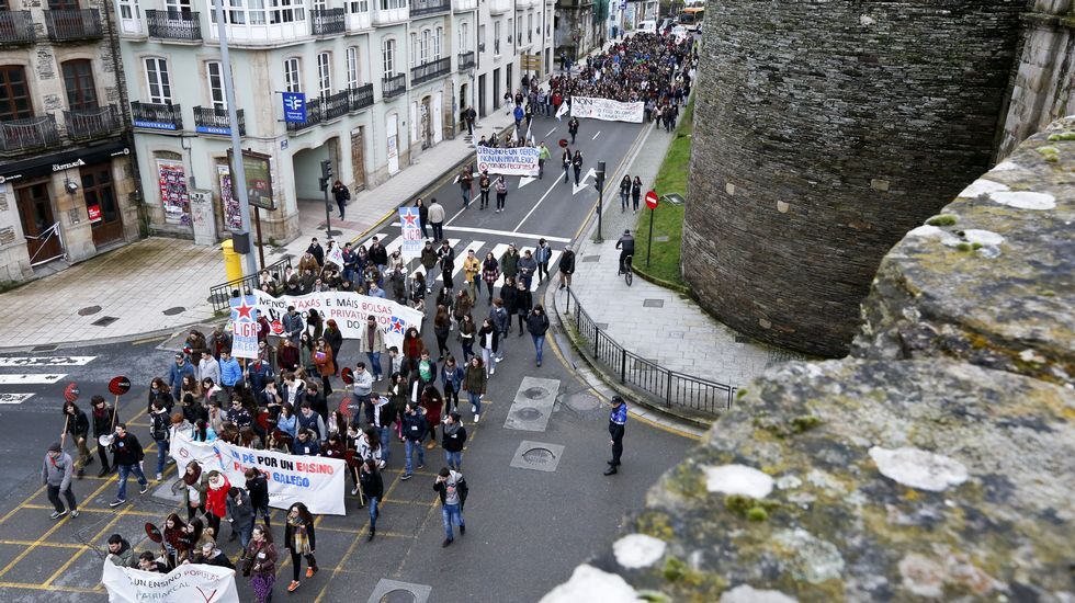 Cientos de paraguas en las inmediaciones de la catedral