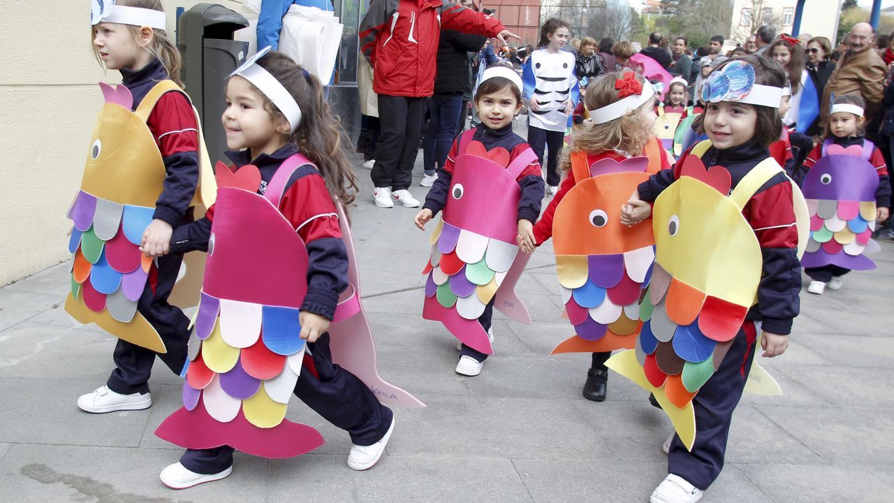 Desfile de comparsas del colegio Belén por el Carnaval
