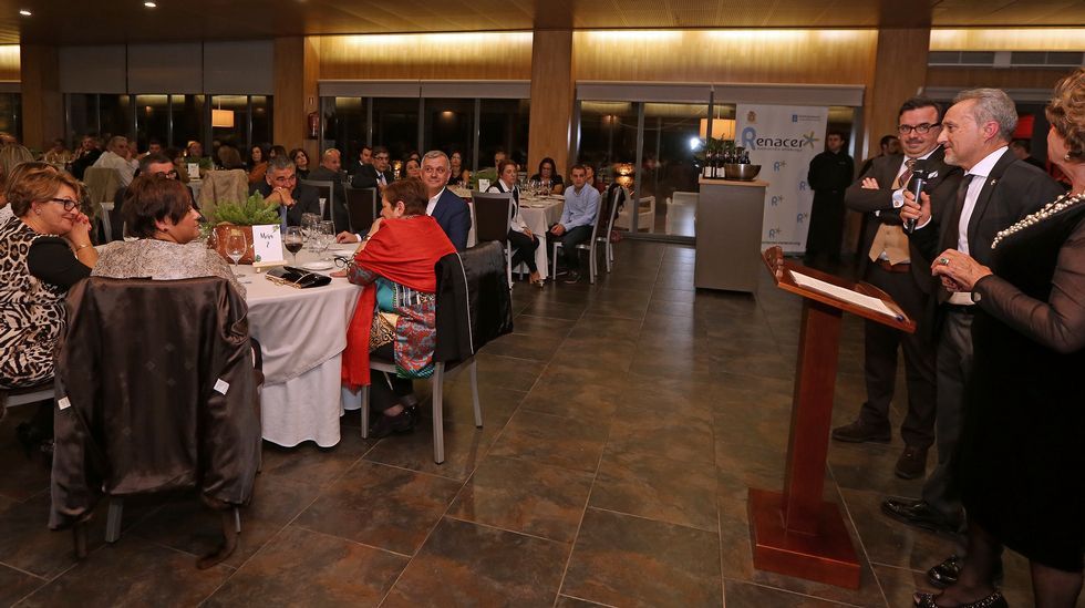 Homenaje al inspector jefe José Antonio Rilo en la cena benéfica de Renacer
