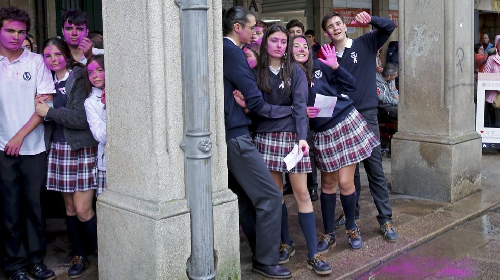 Manos levantadas por el cáncer de mama