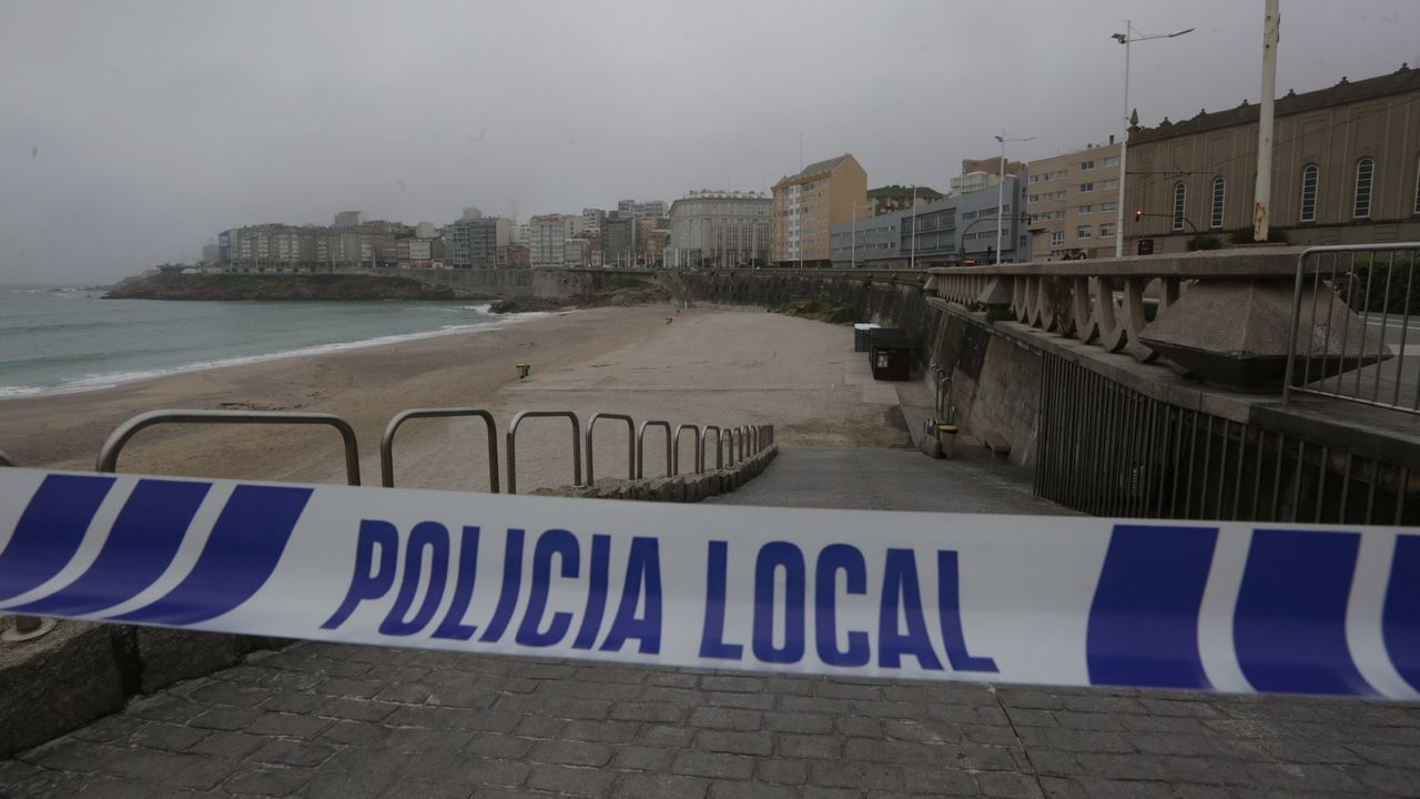 Riazor y Orzán, en la imagen, que cada año se convierten en una gran hoguera, cerraron a las 21.00 horas