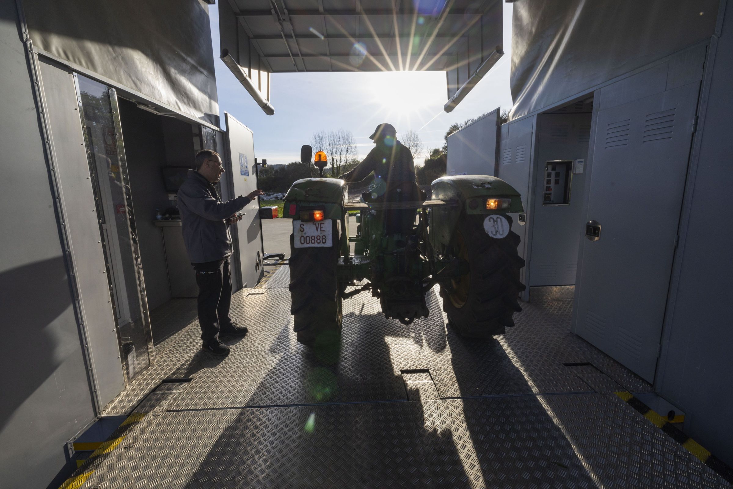 A estaci�n de O Allo, en Baio � a ITV galega que examina m�is veh�culos agr�colas. 11/04/2024