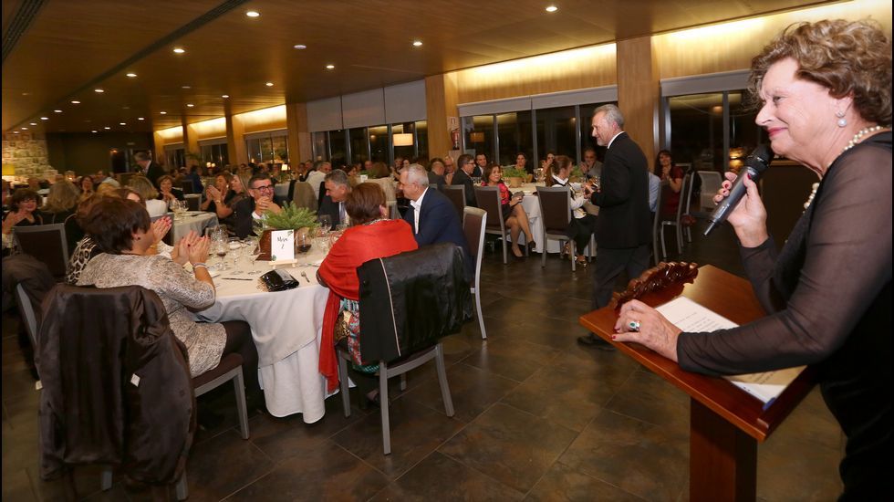 Homenaje al inspector jefe José Antonio Rilo en la cena benéfica de Renacer