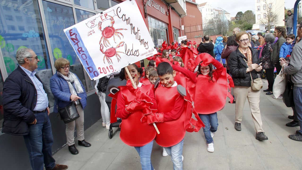 Desfile de comparsas del colegio Belén por el Carnaval